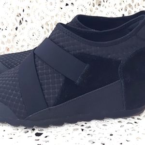 Baretraps black wedge bootie